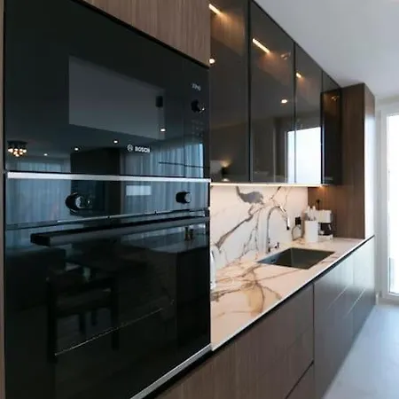 Appartamento Cozy Elegant 2br + Free Parking Next To Paradise Mall