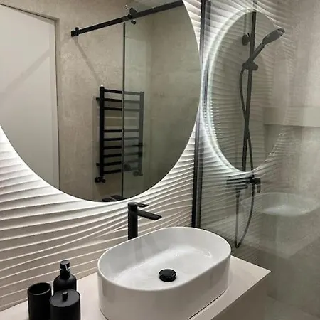 Cozy Elegant 2br + Free Parking Next To Paradise Mall Appartamento