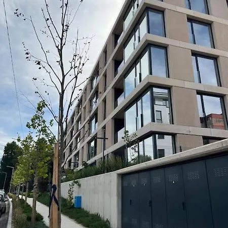 Appartamento Cozy Elegant 2br + Free Parking Next To Paradise Mall *