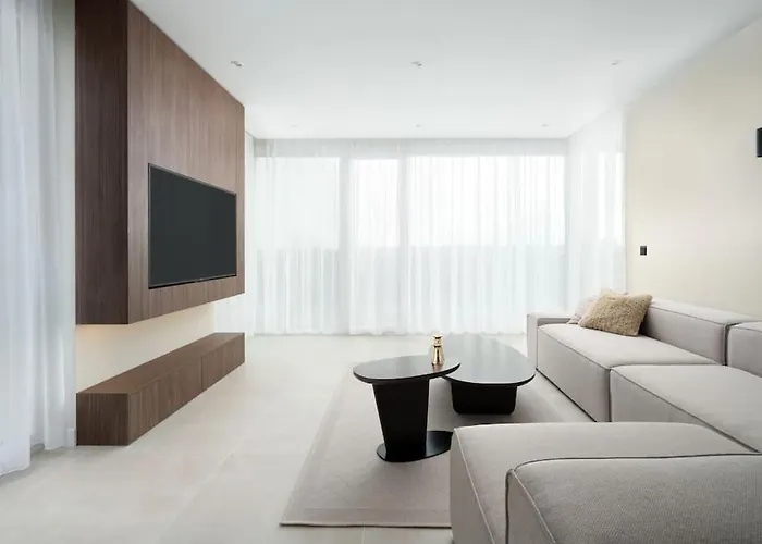 Cozy Elegant 2br + Free Parking Next To Paradise Mall Апартаменты София