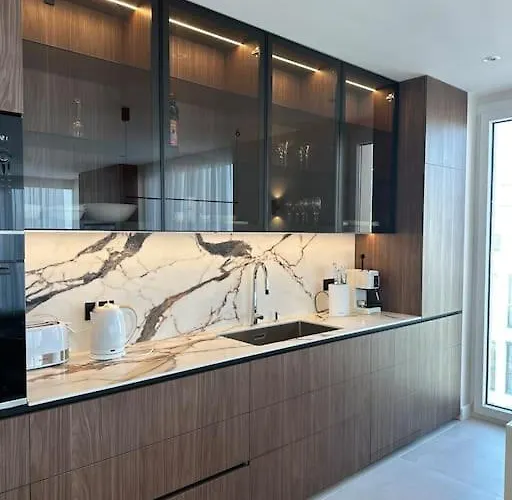 Cozy Elegant 2br + Free Parking Next To Paradise Mall *