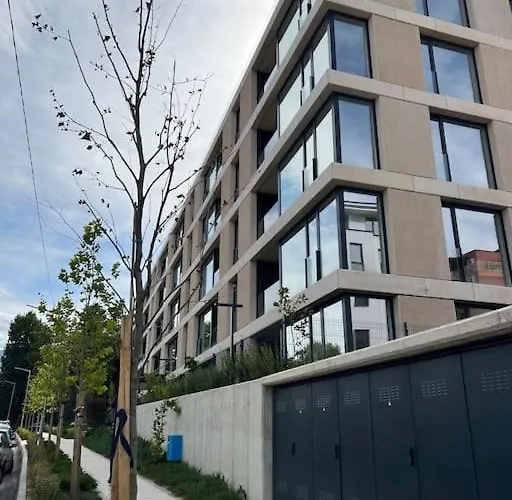 Апартаменты Cozy Elegant 2br + Free Parking Next To Paradise Mall *