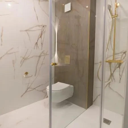 Cozy Elegant 2br + Free Parking Next To Paradise Mall Διαμέρισμα *