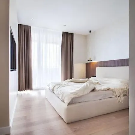 Cozy Elegant 2br + Free Parking Next To Paradise Mall