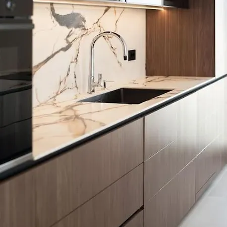 Cozy Elegant 2br + Free Parking Next To Paradise Mall