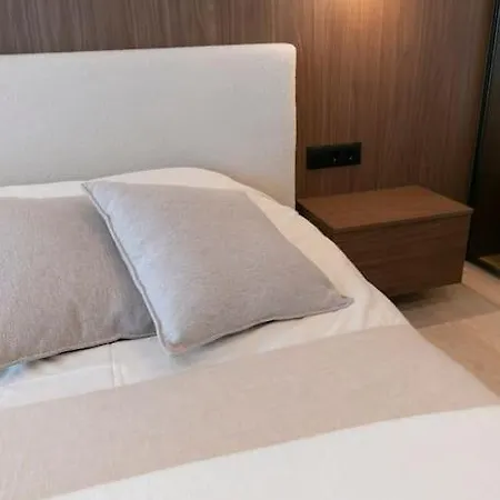 Cozy Elegant 2br + Free Parking Next To Paradise Mall Διαμέρισμα *