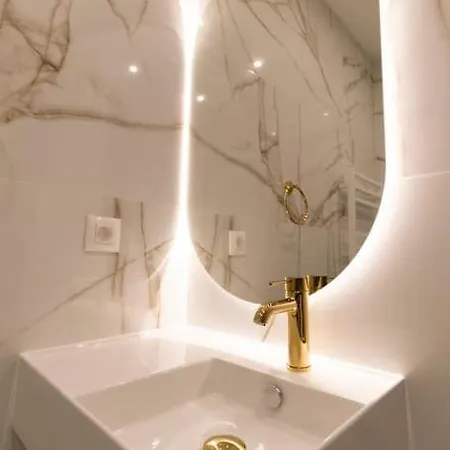 Διαμέρισμα Cozy Elegant 2br + Free Parking Next To Paradise Mall