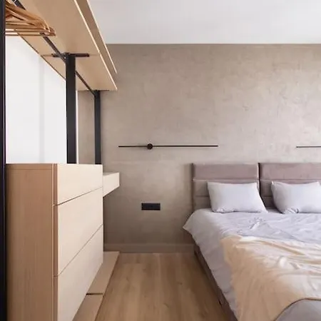 Cozy Elegant 2br + Free Parking Next To Paradise Mall Apartment Sofia