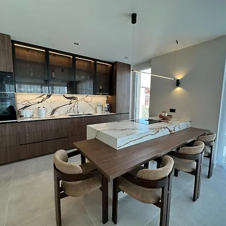 Διαμέρισμα Cozy Elegant 2br + Free Parking Next To Paradise Mall *