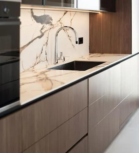 Cozy Elegant 2br + Free Parking Next To Paradise Mall