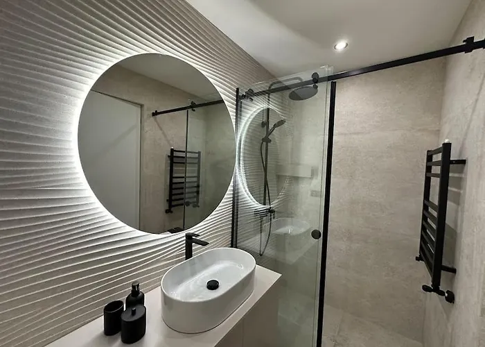 Cozy Elegant 2br + Free Parking Next To Paradise Mall Appartamento Sofia