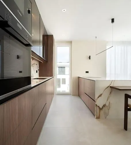 Cozy Elegant 2br + Free Parking Next To Paradise Mall