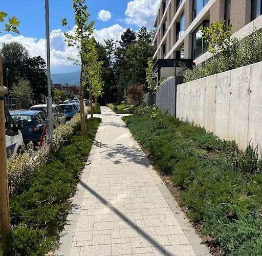 Cozy Elegant 2br + Free Parking Next To Paradise Mall Appartement