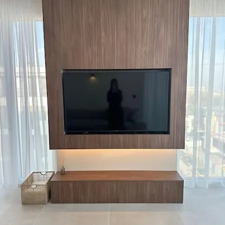 Cozy Elegant 2br + Free Parking Next To Paradise Mall 公寓 *