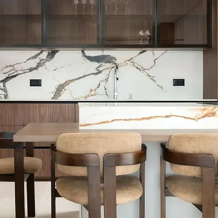 Cozy Elegant 2br + Free Parking Next To Paradise Mall Sofya