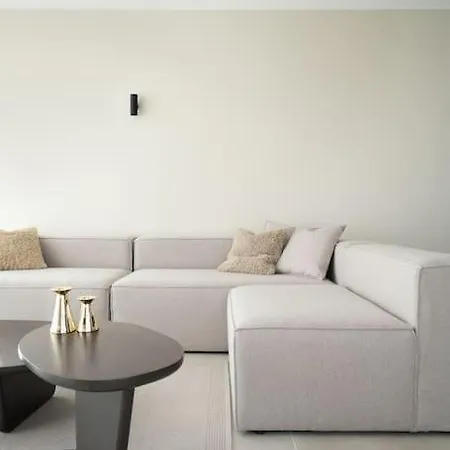 Cozy Elegant 2br + Free Parking Next To Paradise Mall Lägenhet Sofia