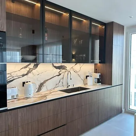 Cozy Elegant 2br + Free Parking Next To Paradise Mall *