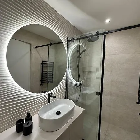 Cozy Elegant 2br + Free Parking Next To Paradise Mall Lägenhet Sofia