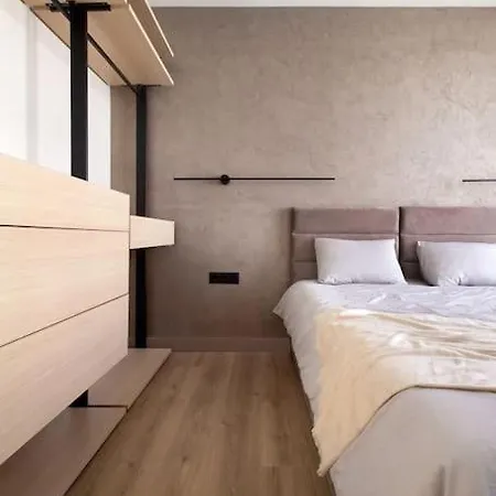 Cozy Elegant 2br + Free Parking Next To Paradise Mall